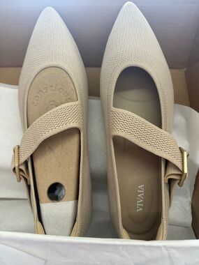 Vivaia shoes size 10
